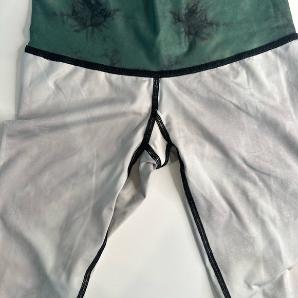 TEEKI Feather Dreamcatcher High Rise Hot Pant Leggings in Green - Picture 5 of 7